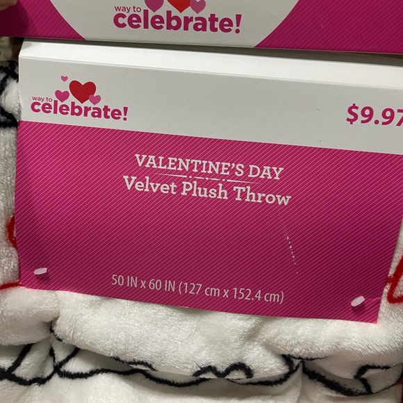 Way to Celebrate Valentine plush throw - Picture 4 of 4